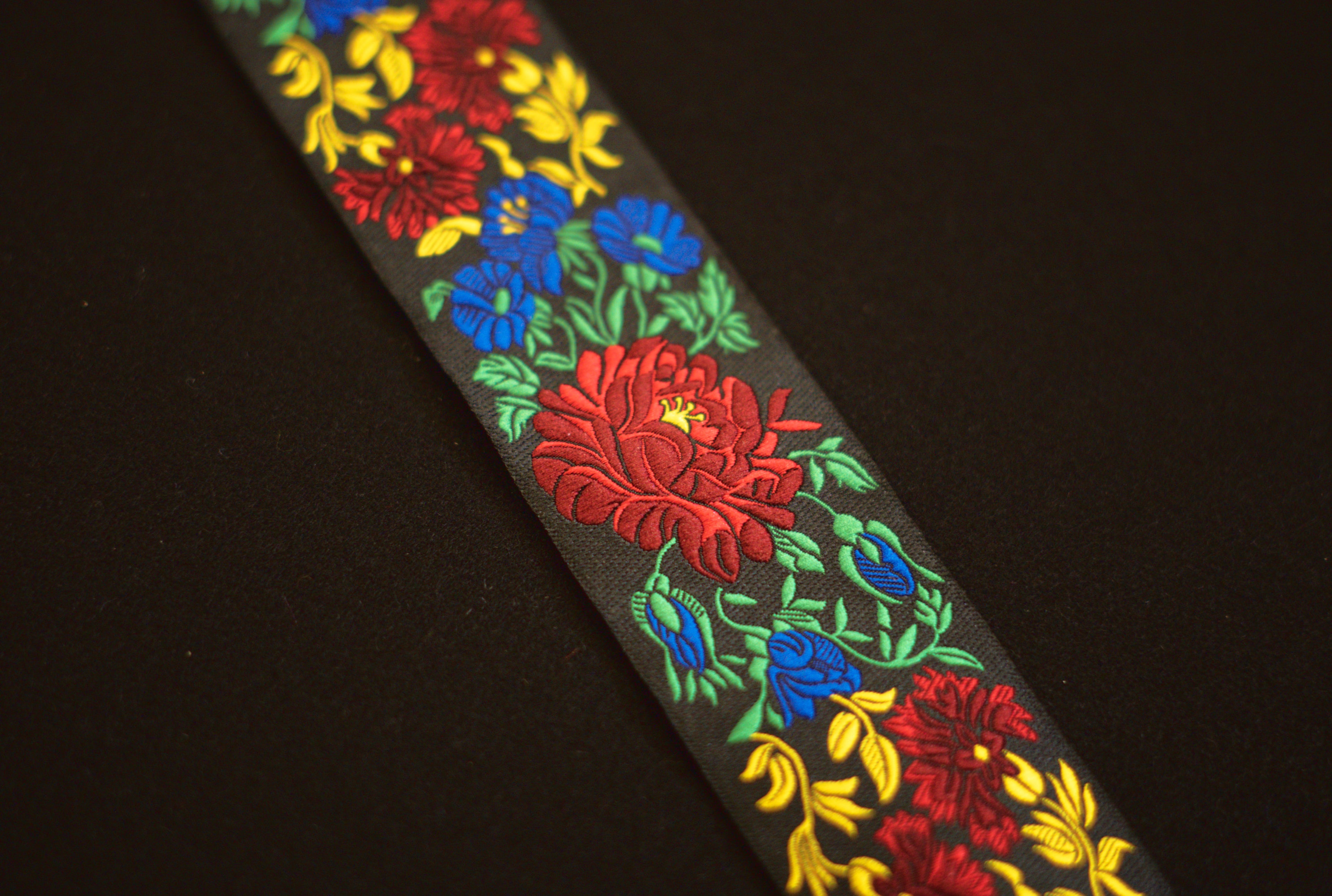 Passamaneria Broccato fondo nero (h.4.5cm)