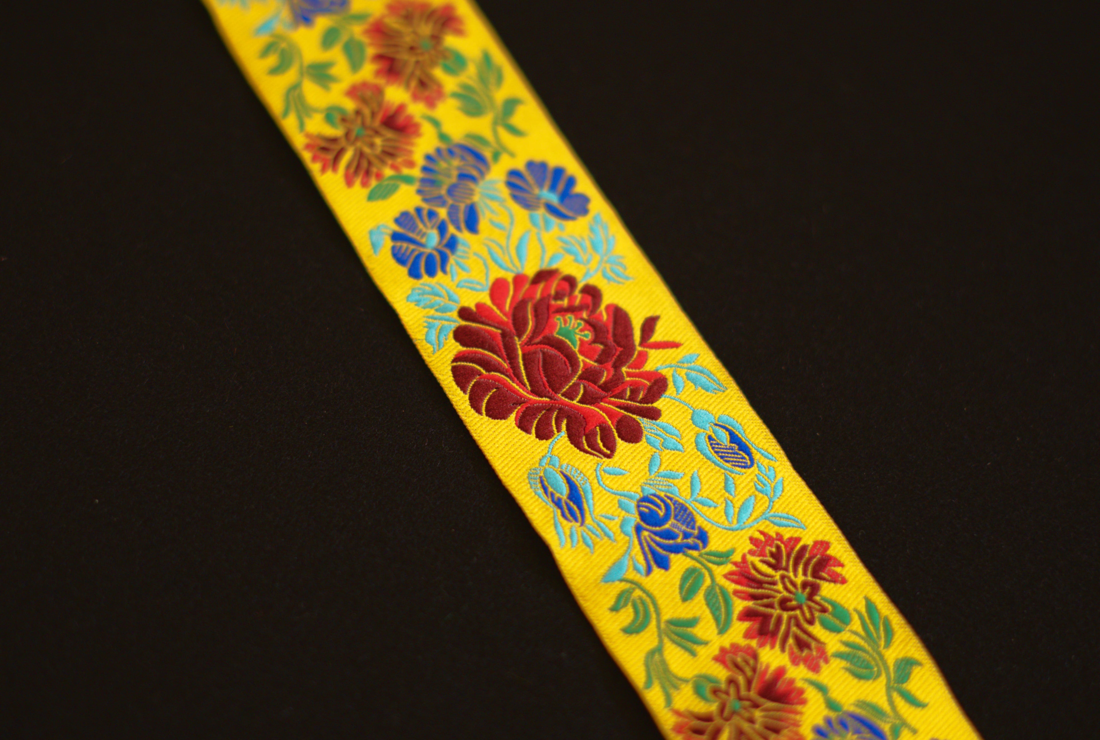 Passamaneria Broccato fondo rosso (h.4.5cm)