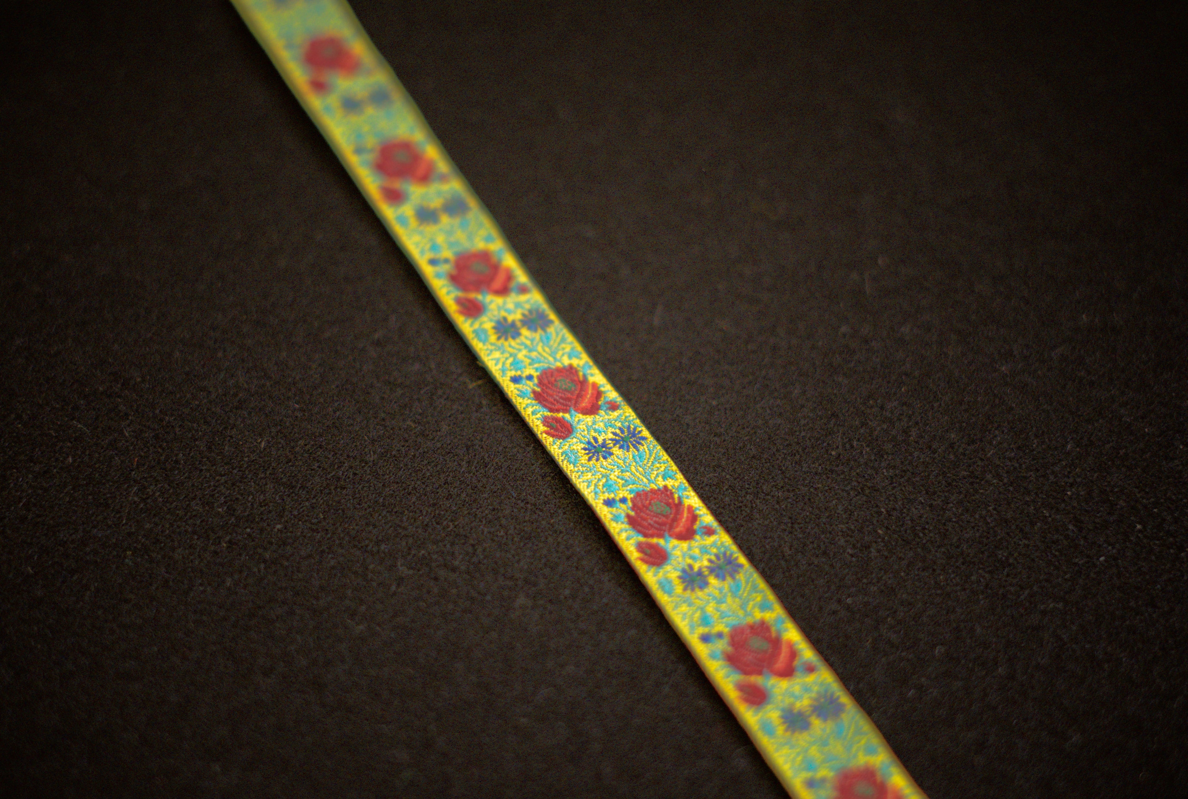 Passamaneria Broccato fondo giallo (h.1.3cm)