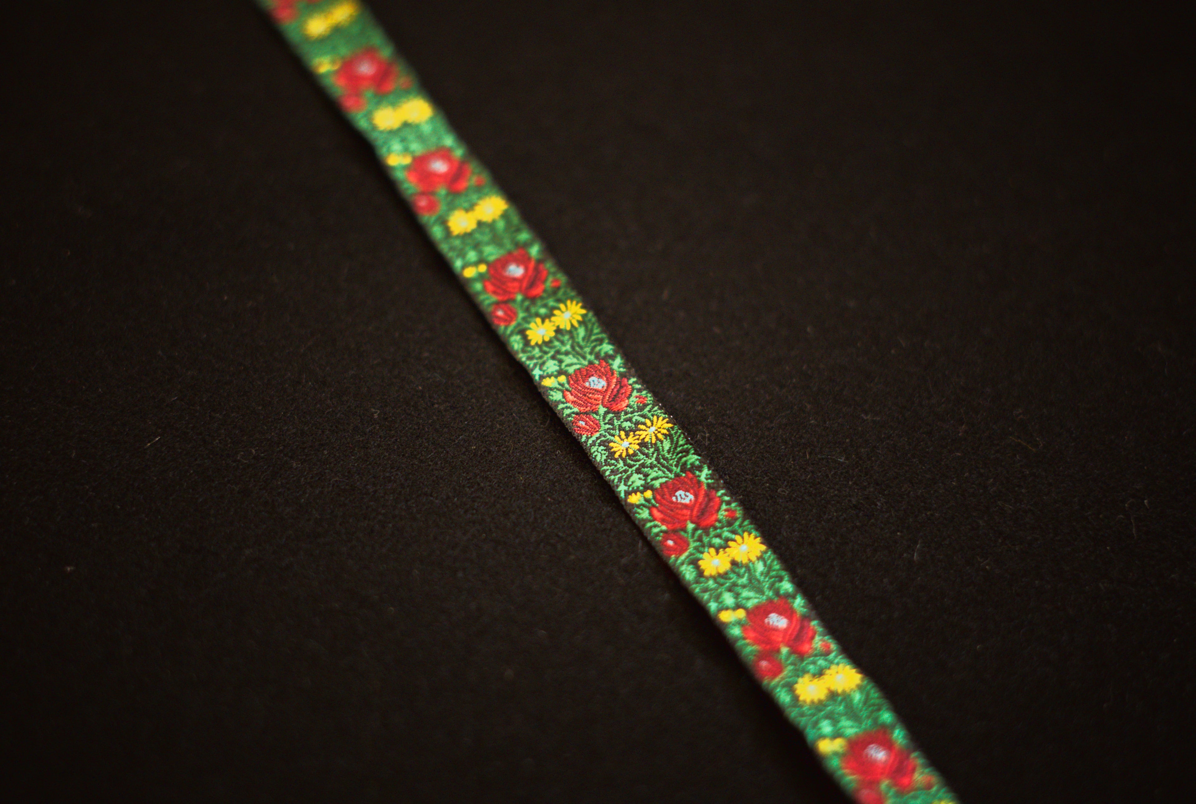 Passamaneria Broccato fondo nero (h.1.3cm)