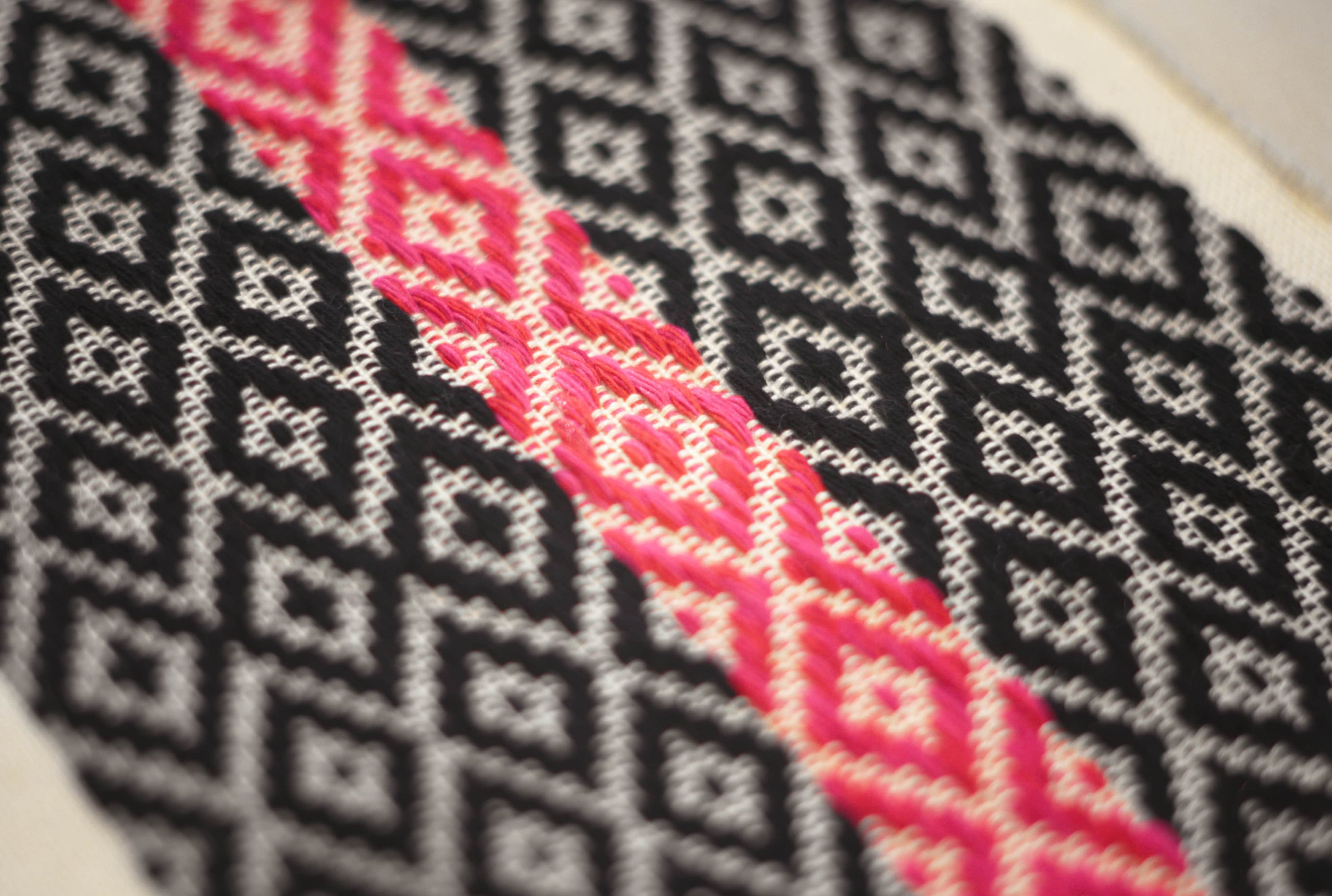 ROMBO NERO con inserti di colori vari  Lana e Cotone pannolino da 40 cm