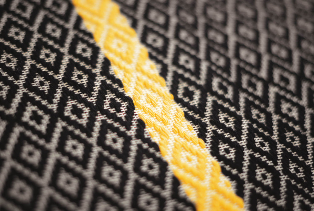 ROMBO NERO con inserti di colori vari  Lana e Cotone pannolino da 40 cm