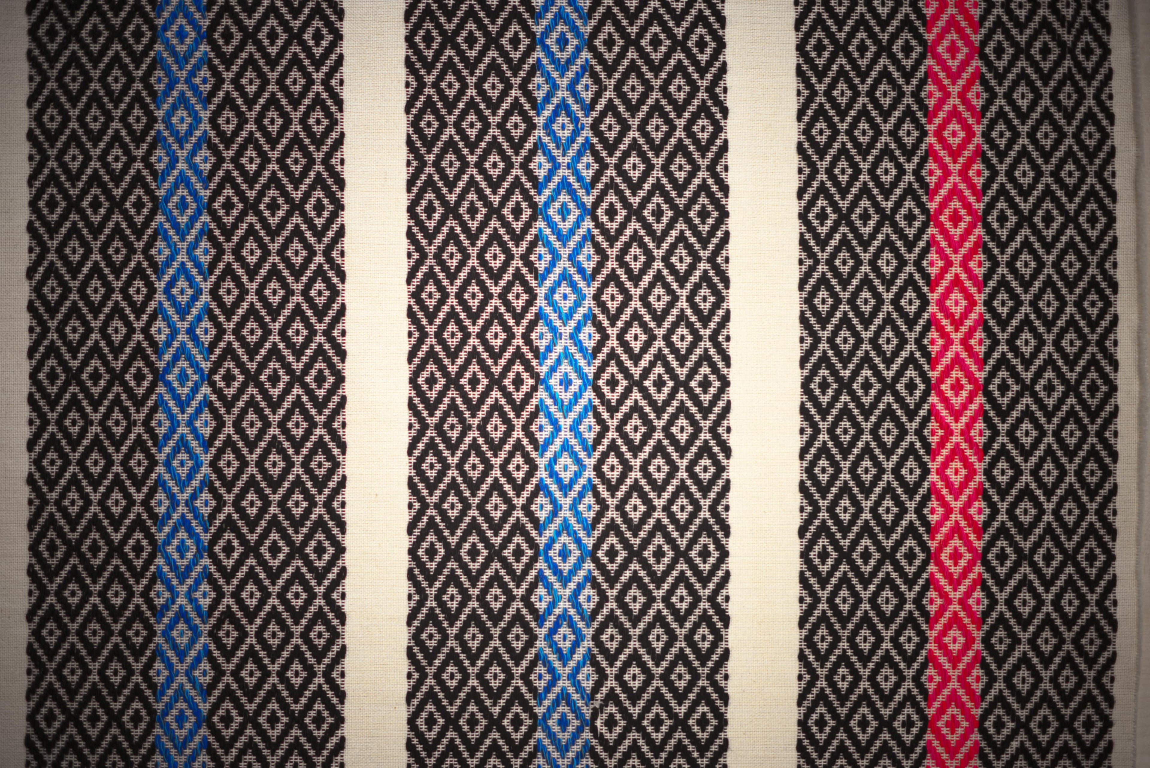 ROMBO NERO con inserti di colori vari  Lana e Cotone pannolino da 40 cm