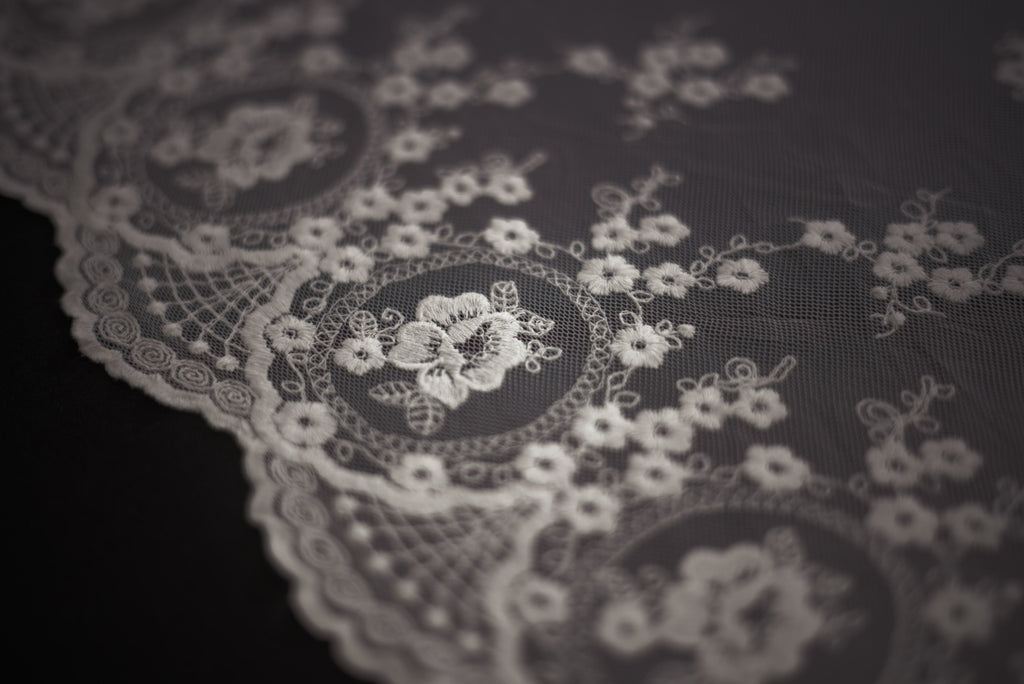 TULLE RICAMATO 1  H 125 cm 10 cm