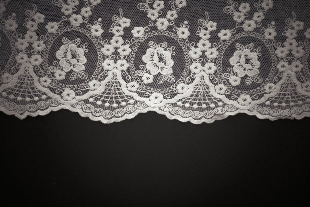 TULLE RICAMATO 1  H 125 cm 10 cm